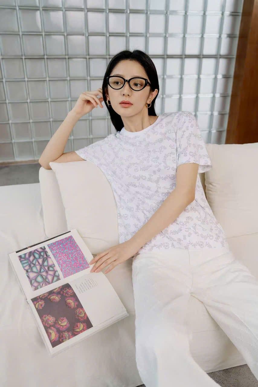  1.Áo thun trắng cotton Chữ in chìm 