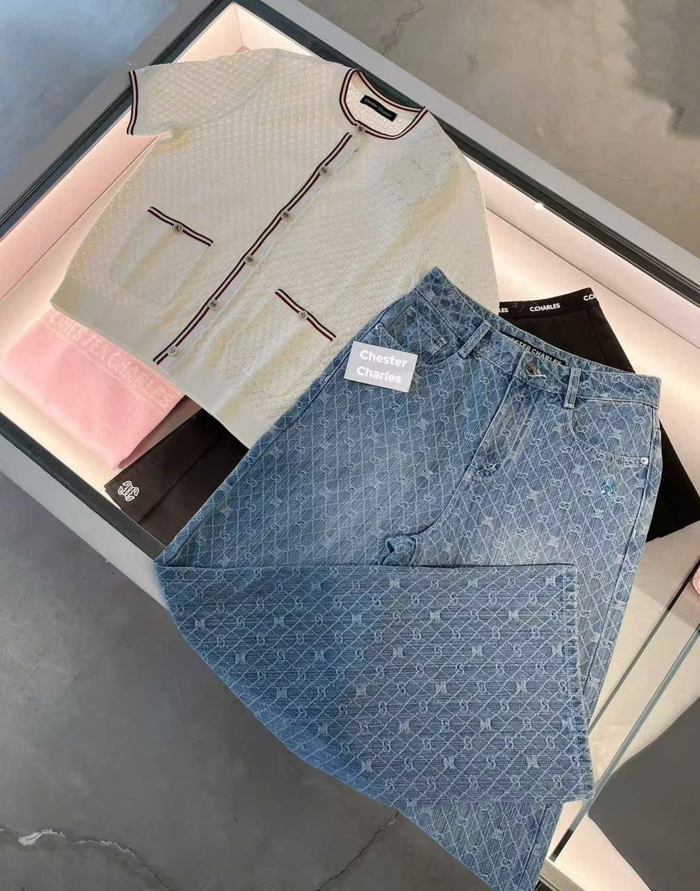  Áo CDG ngắn tay kem viền đỏ Burgundy 