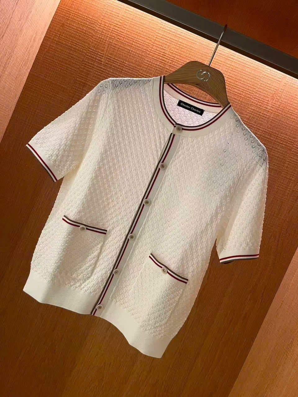  Áo CDG ngắn tay kem viền đỏ Burgundy 