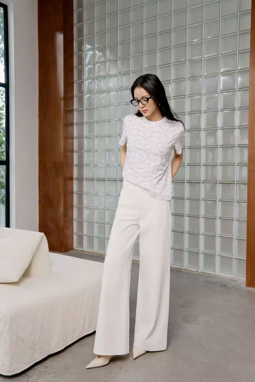  1.Áo thun trắng cotton Chữ in chìm 