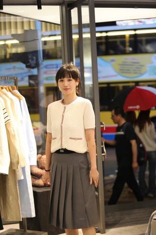  2.Chân váy dài xám - cạp chun đen 