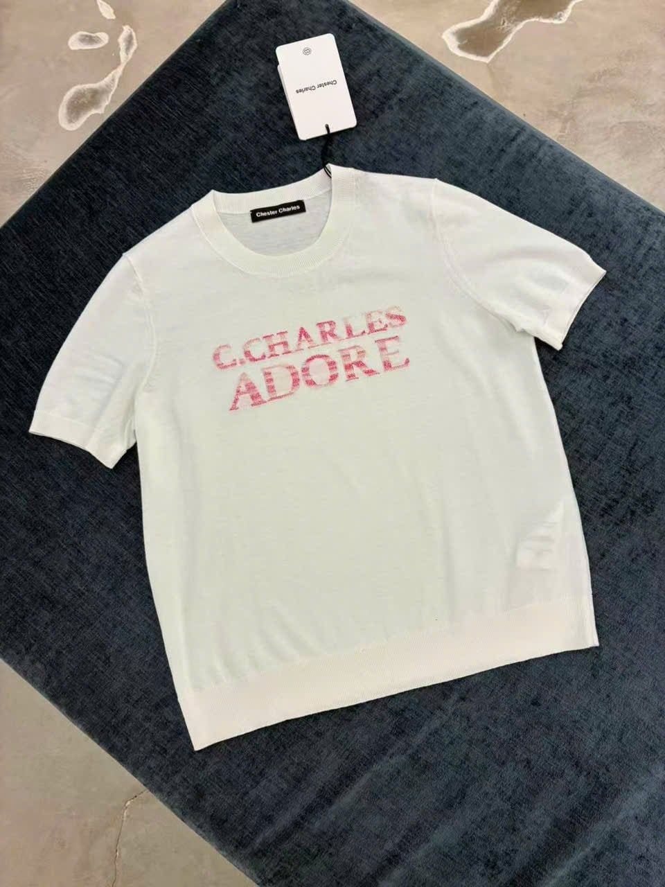  Áo dệt kim trắng chữ hồng ADORE 