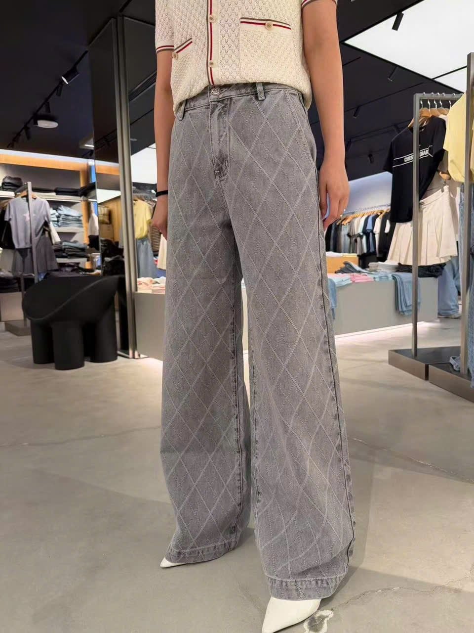  Áo CDG ngắn tay kem viền đỏ Burgundy 