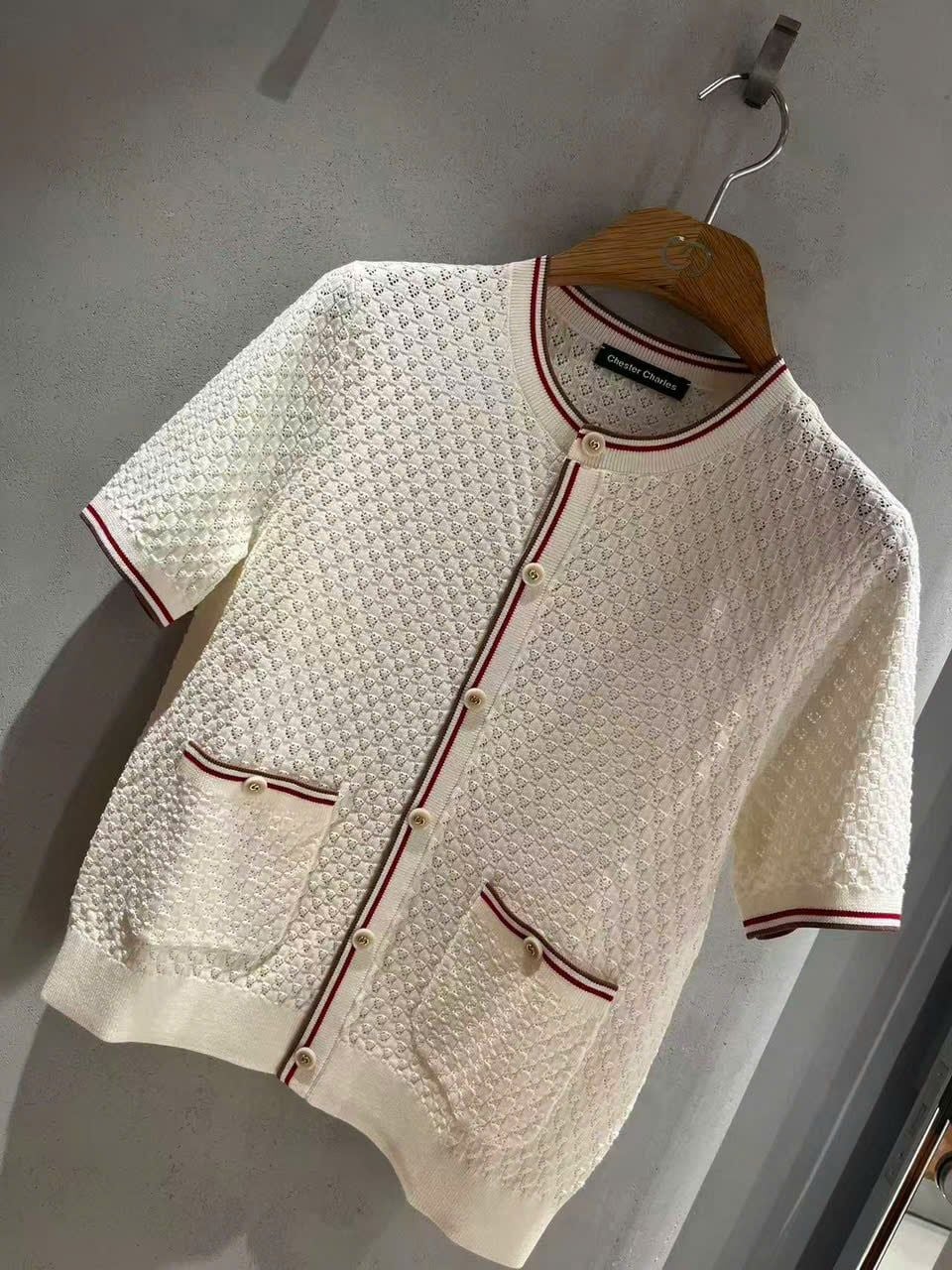  Áo CDG ngắn tay kem viền đỏ Burgundy 