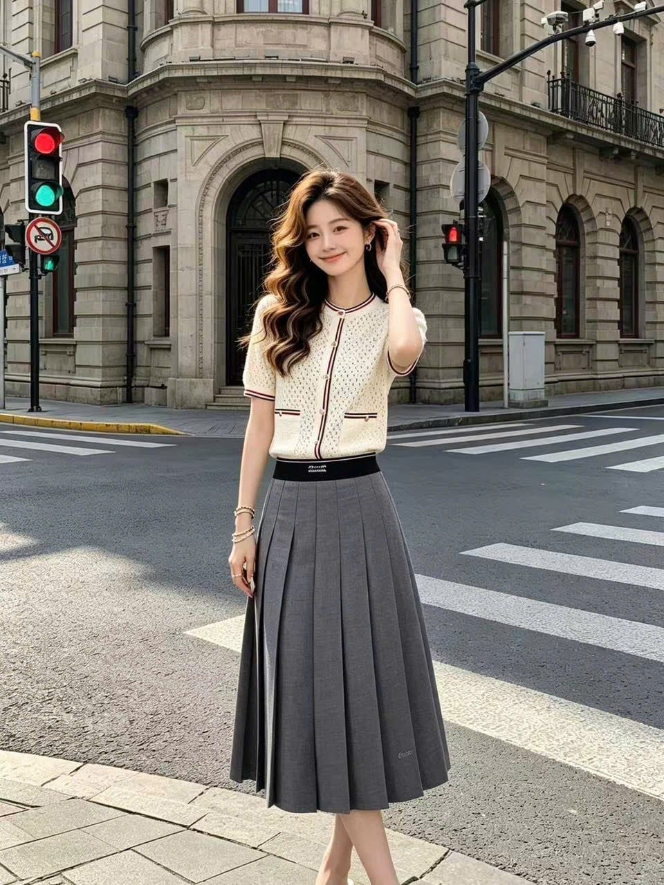  Áo CDG ngắn tay kem viền đỏ Burgundy 
