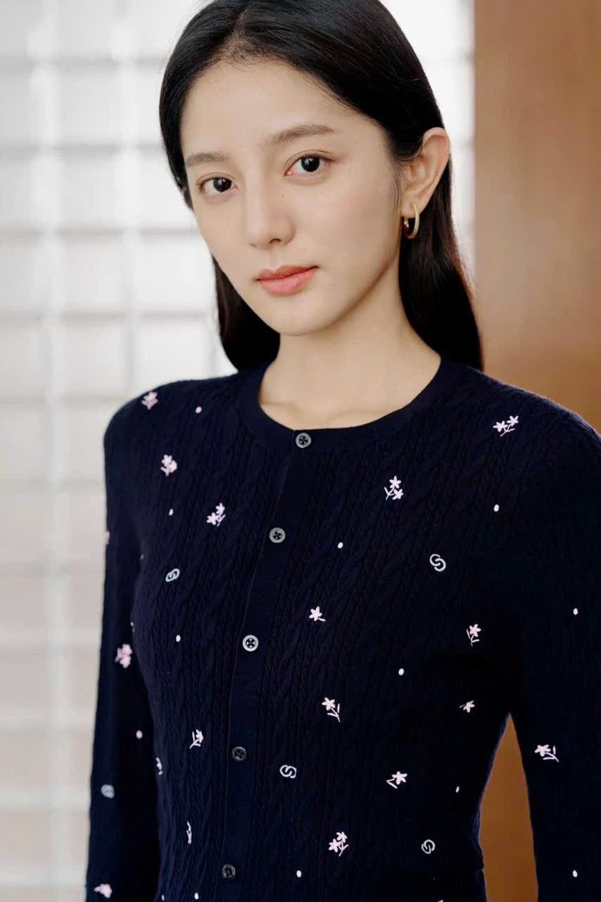  Áo CDG cổ tròn xanh Navy hoa nhí 