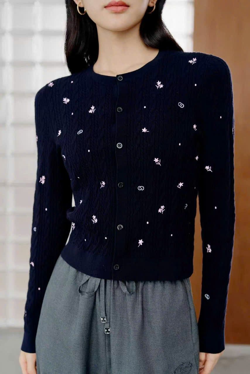  Áo CDG cổ tròn xanh Navy hoa nhí 
