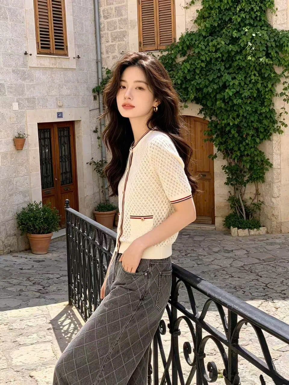  Áo CDG ngắn tay kem viền đỏ Burgundy 