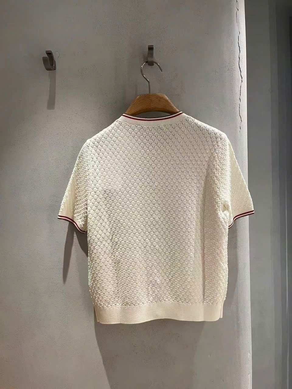  Áo CDG ngắn tay kem viền đỏ Burgundy 