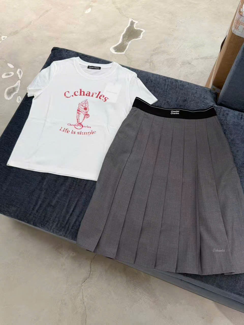  Áo T-shirt Trắng in hình ly kem chữ đỏ 
