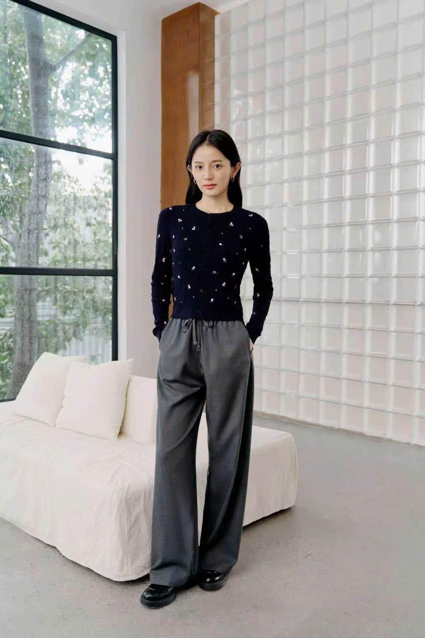  Áo CDG cổ tròn xanh Navy hoa nhí 