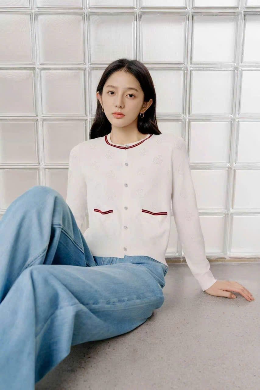  Áo CDG trắng cổ tròn dệt họa tiết – Cotton pha Silk 