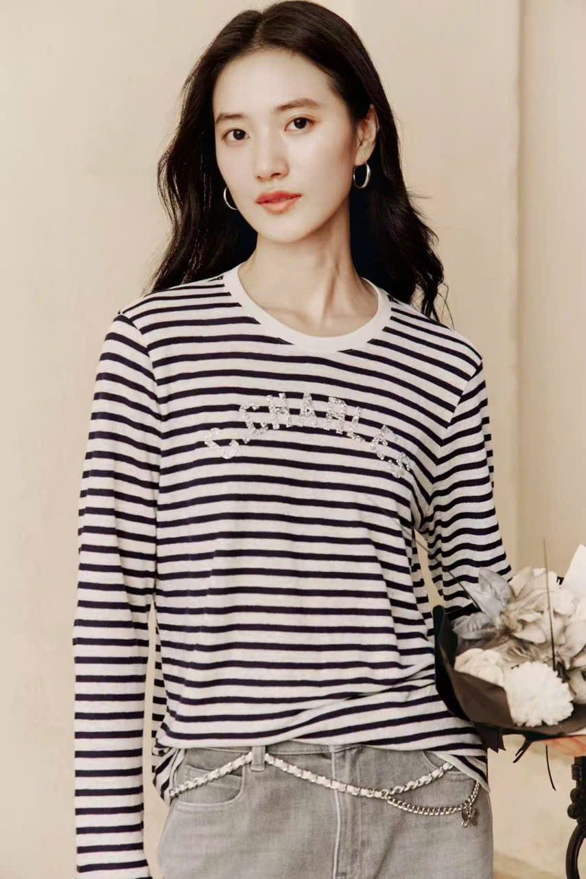  Áo Thun Kẻ Sọc Đính Đá – Trắng Navy 