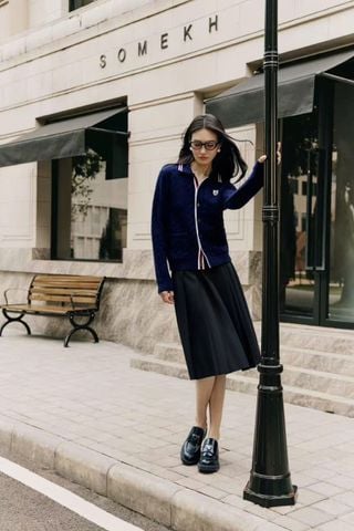  Áo CDG Có Cổ Xanh Navy, Logo Huy Hiệu 