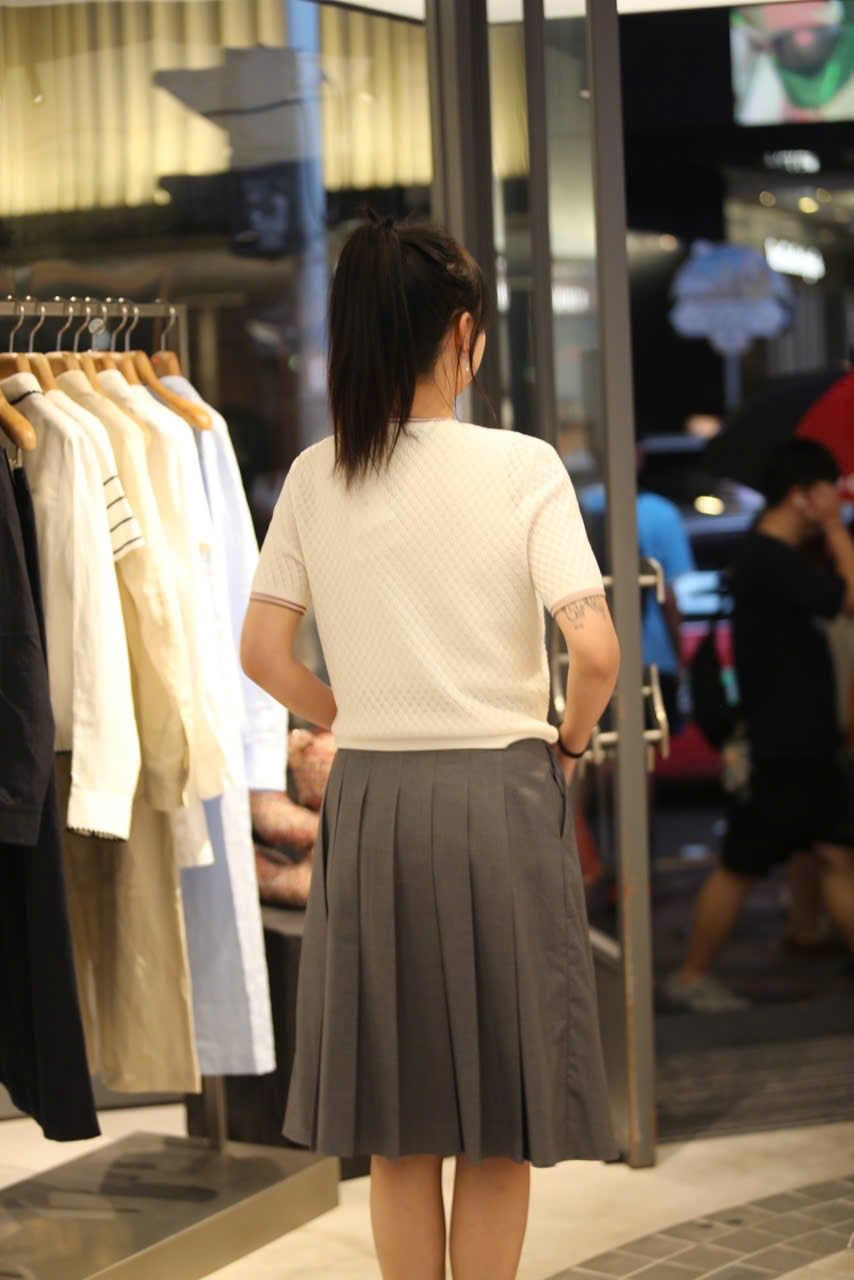  Áo CDG ngắn tay kem viền đỏ Burgundy 