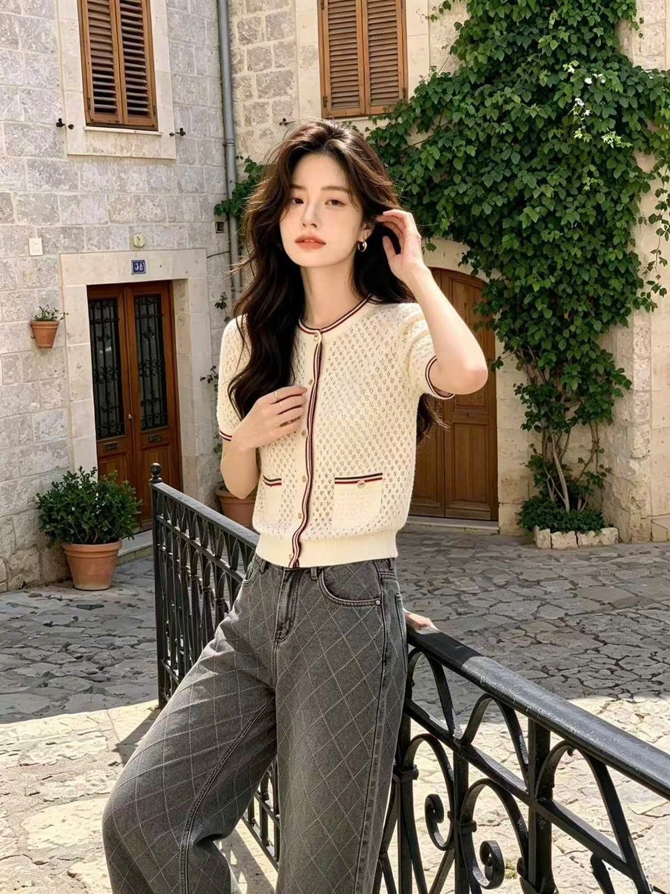  Áo CDG ngắn tay kem viền đỏ Burgundy 