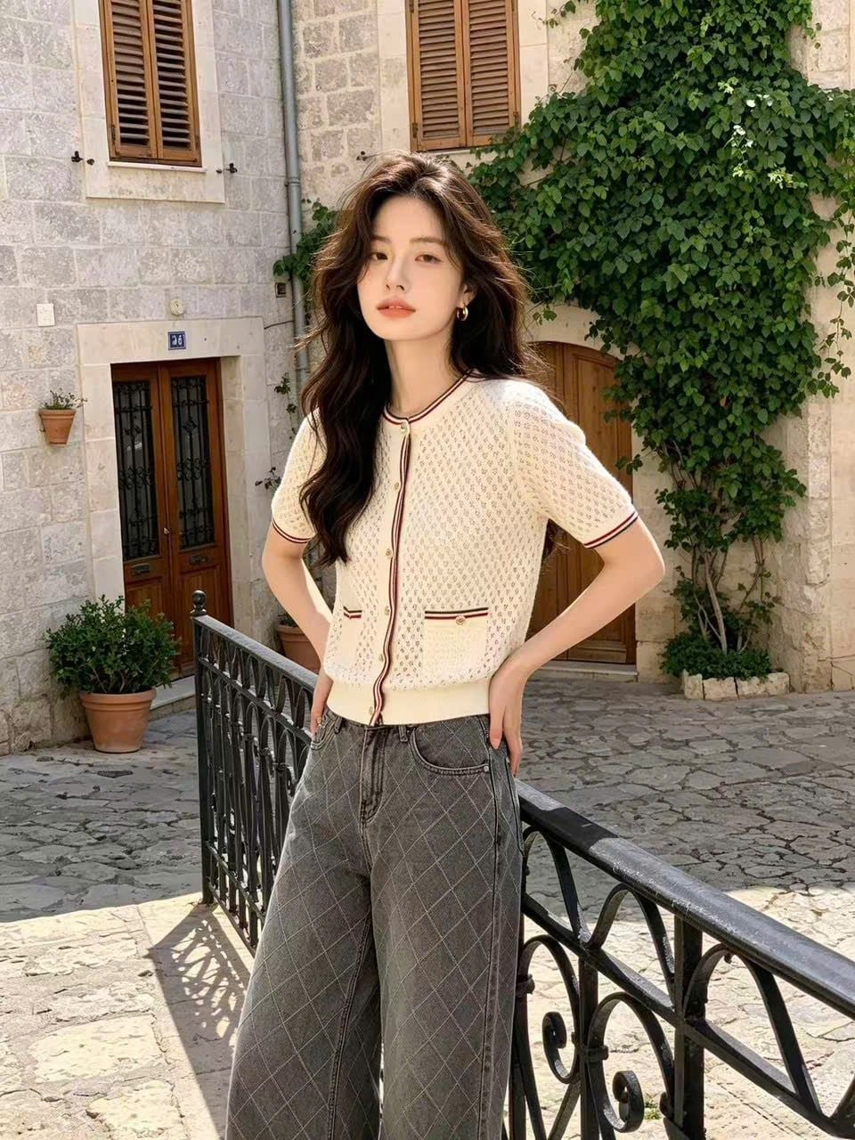  Áo CDG ngắn tay kem viền đỏ Burgundy 