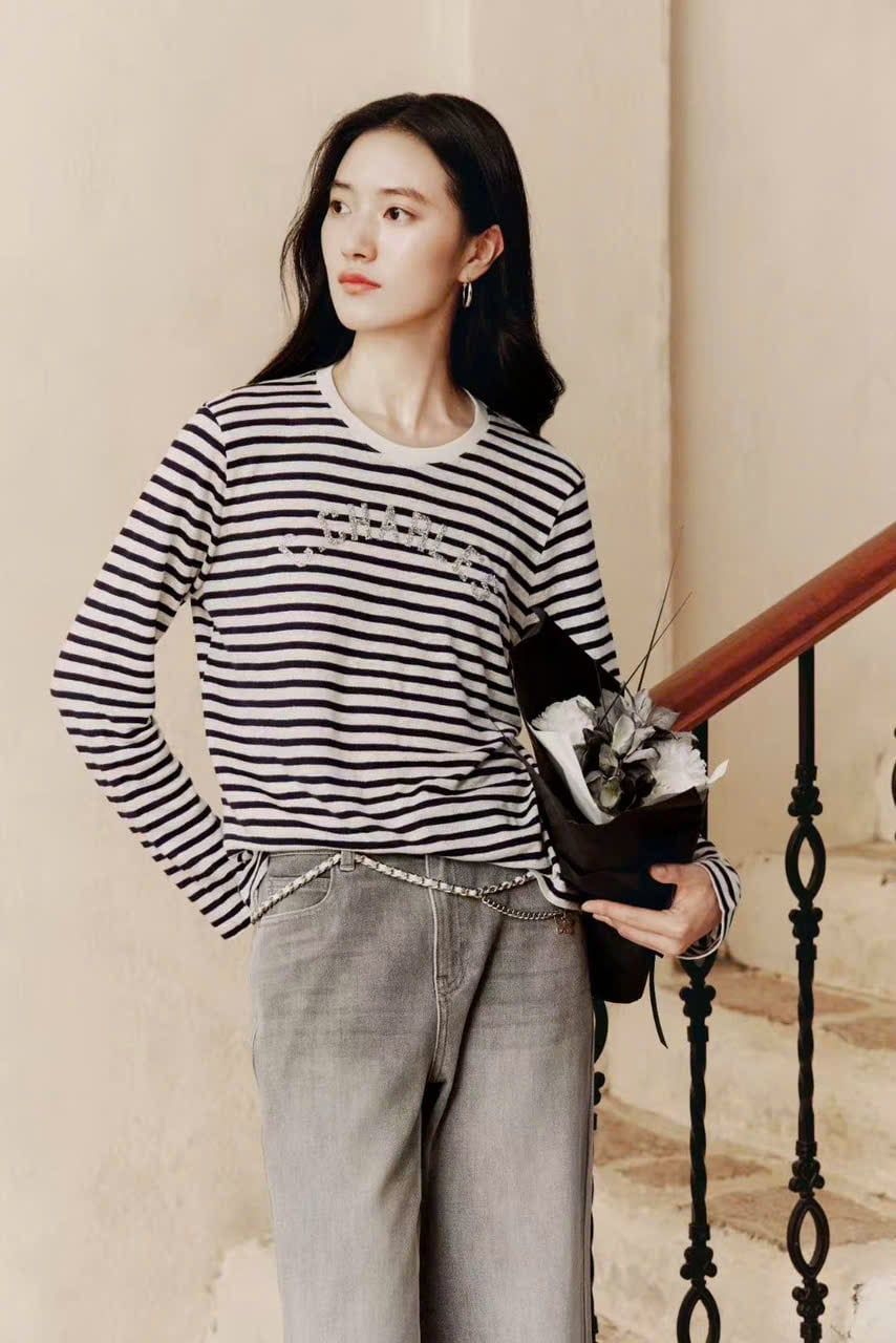  Áo Thun Kẻ Sọc Đính Đá – Trắng Navy 
