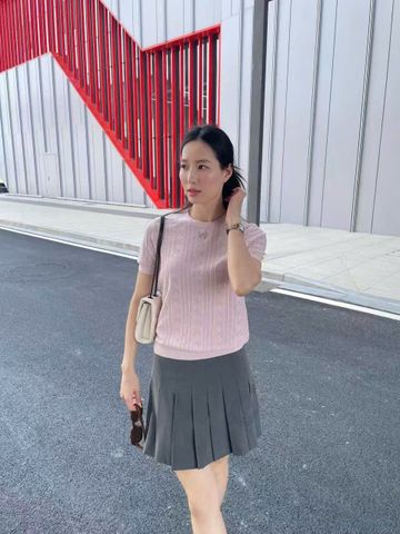  1.Chân váy ngắn xám xếp ly logo mờ 