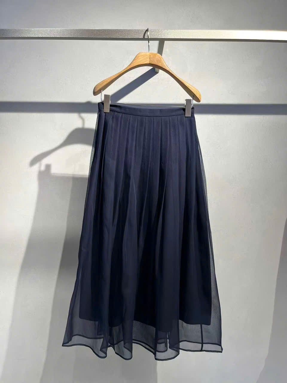  1.Chân váy lụa tơ tằm xếp ly màu navy đậm 
