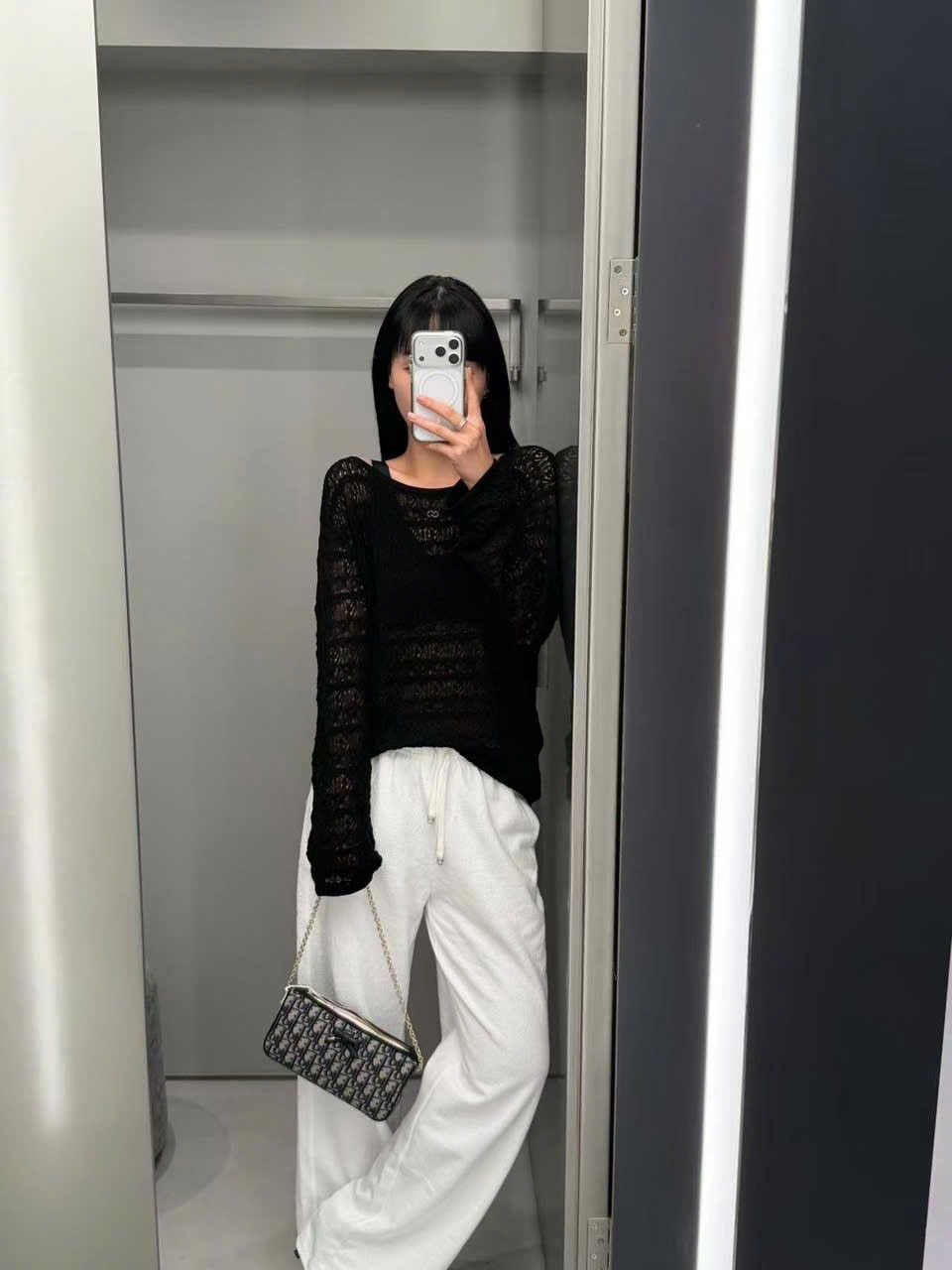  Áo Len Đen Dệt Lưới Xuyên Thấu 