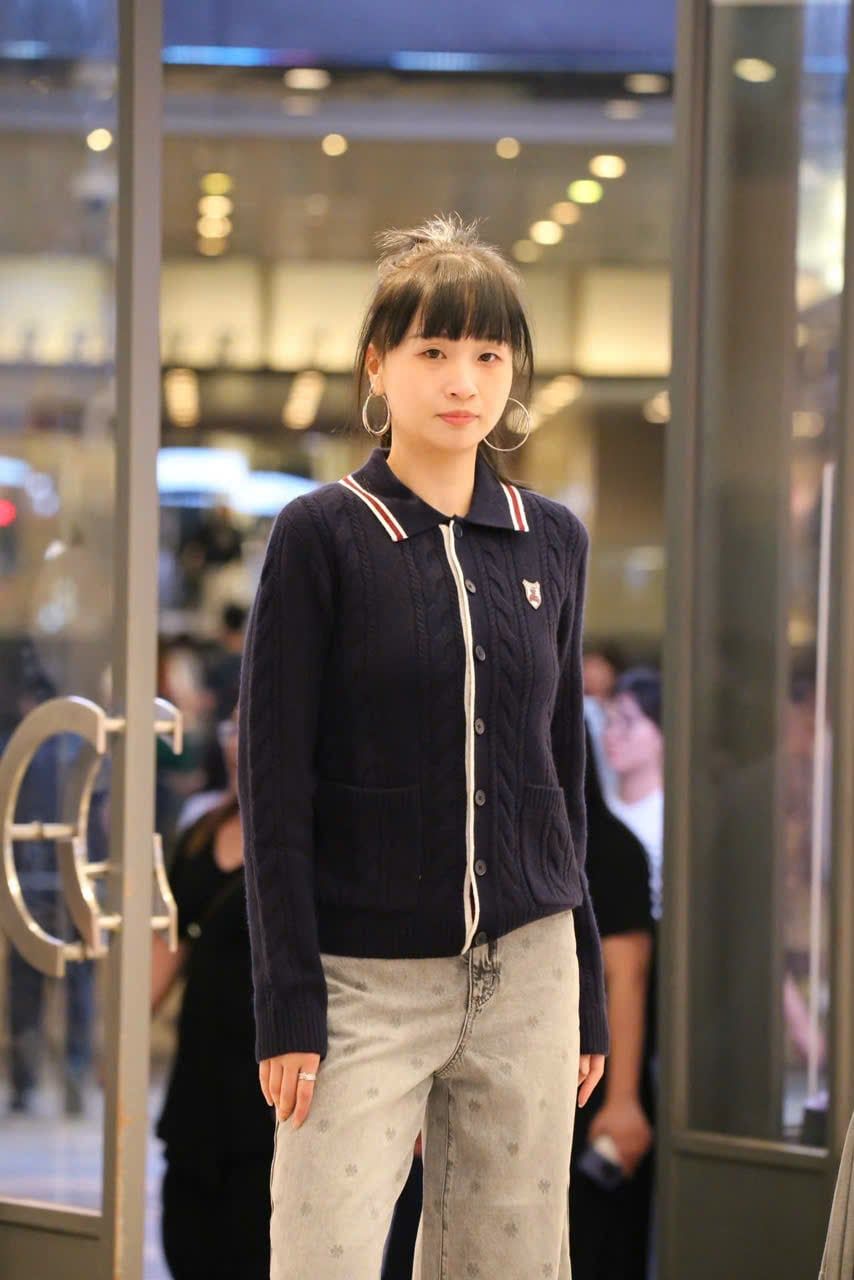  Áo CDG Có Cổ Xanh Navy, Logo Huy Hiệu 