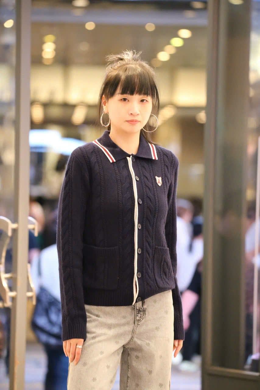  Áo CDG Có Cổ Xanh Navy, Logo Huy Hiệu 