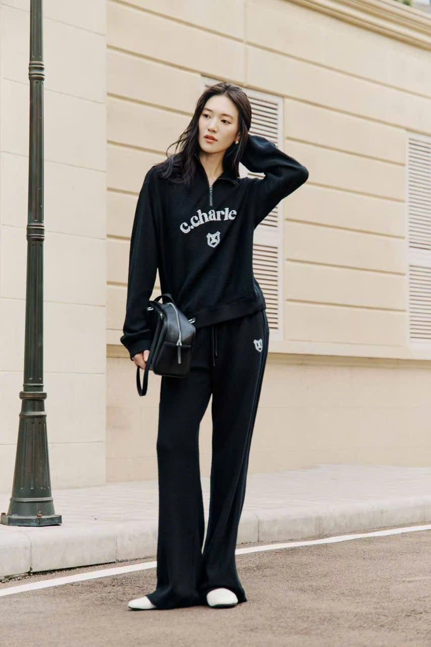  Bộ Đồ Nỉ Đen Đính Đá Chester Charles (SET) 