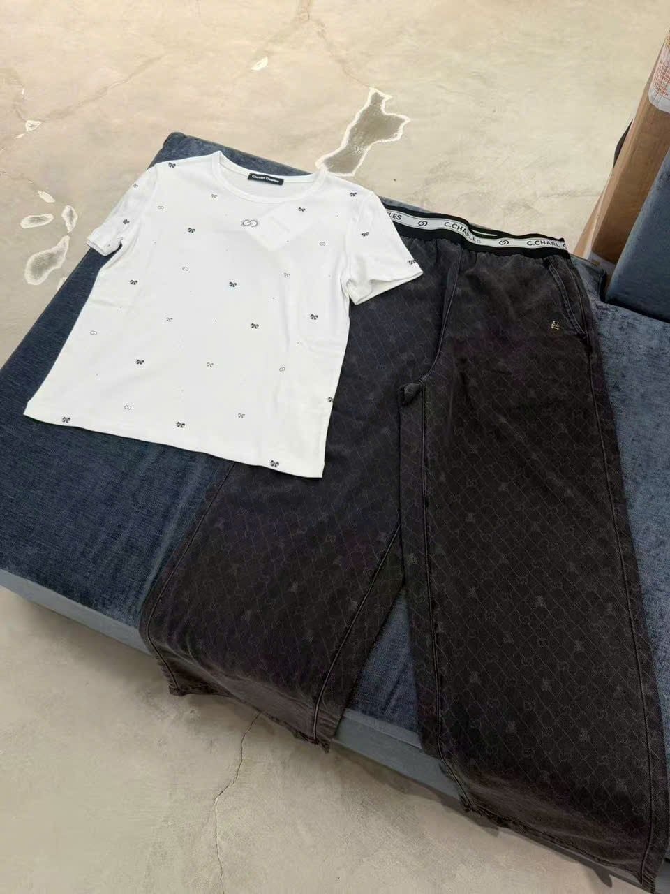  Áo thun trắng dệt thêu nơ đen 