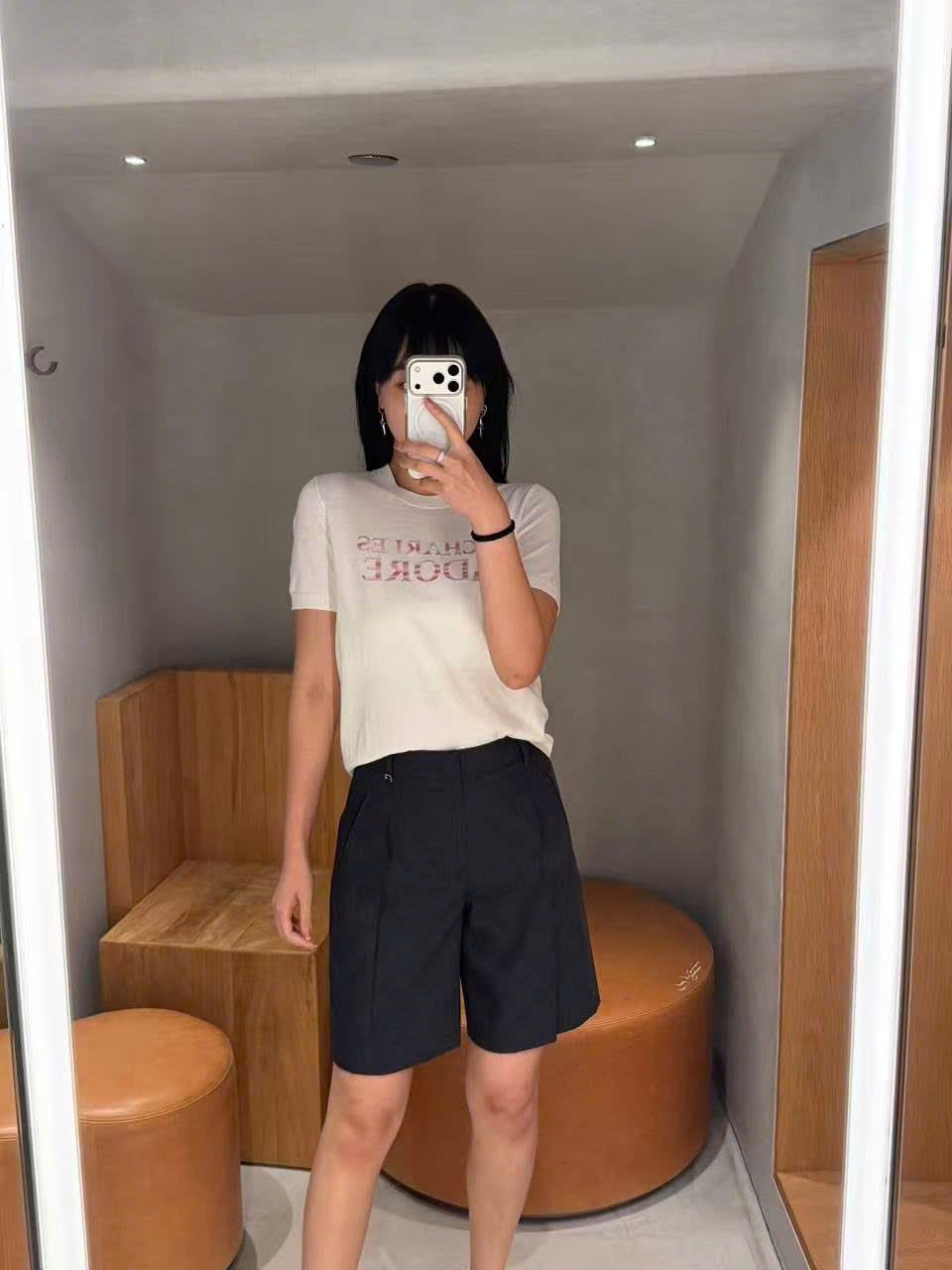  Áo dệt kim trắng chữ hồng ADORE 