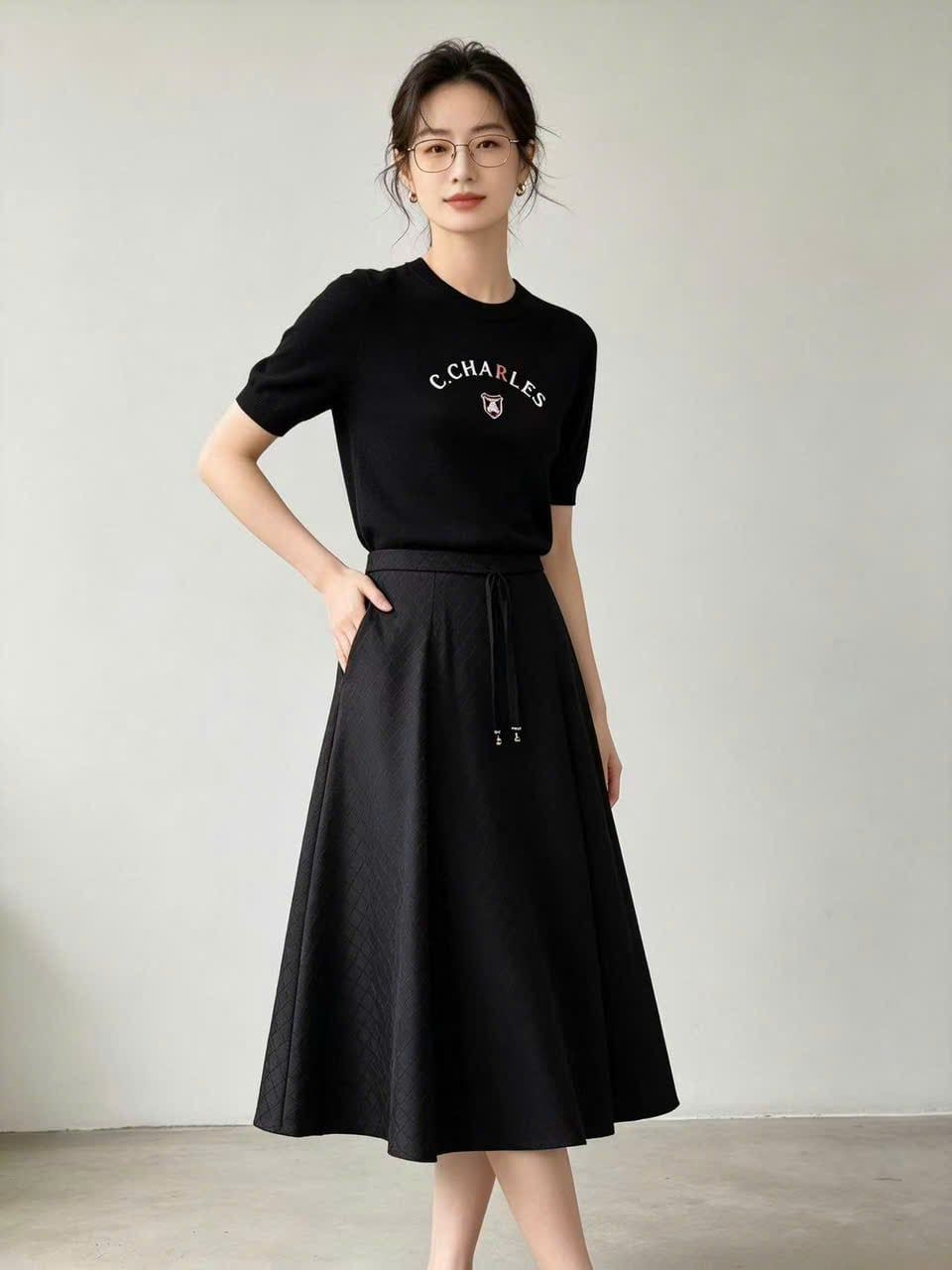  Chân váy lụa dài, cạp đính dây nơ 
