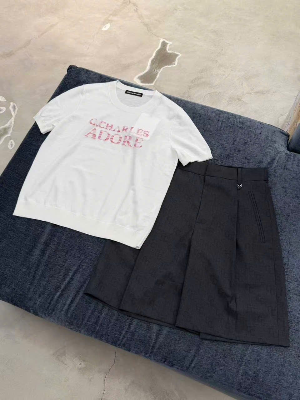  Áo dệt kim trắng chữ hồng ADORE 