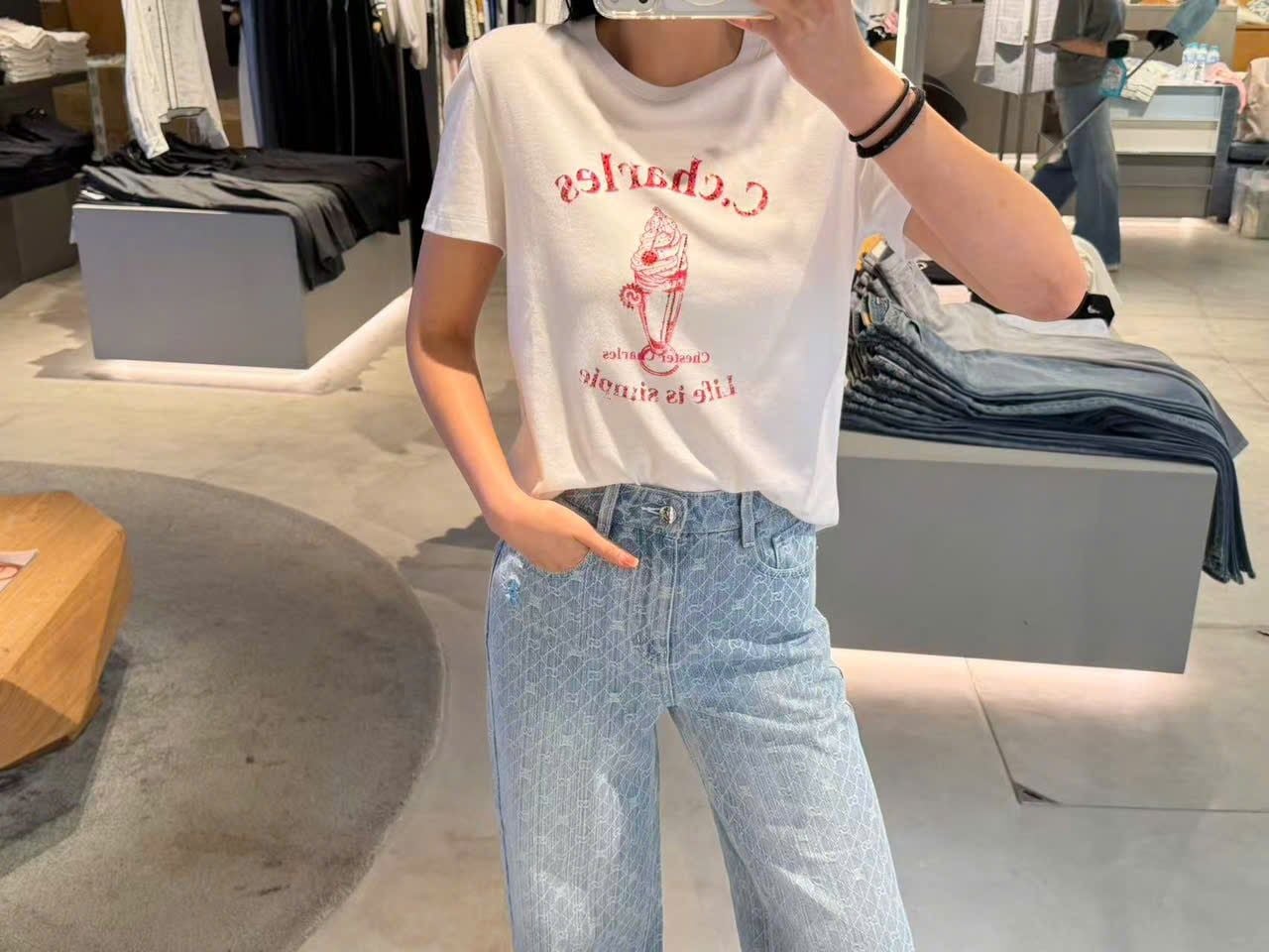  Quần jean xanh ống rộng họa tiết monogram 
