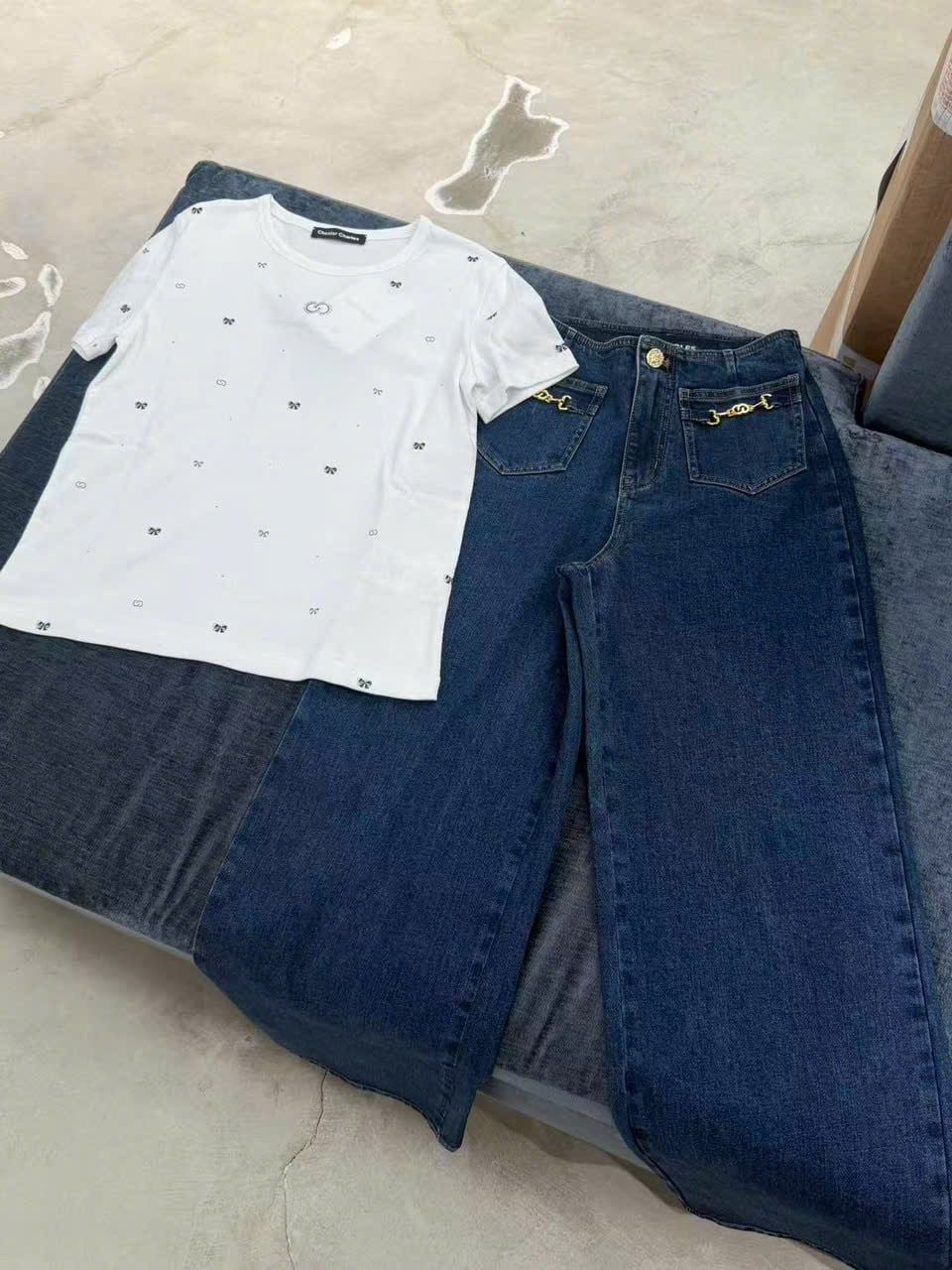  Áo thun trắng dệt thêu nơ đen 