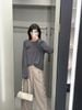  Áo Dài Tay Cashmere Xám Cổ Tròn Logo Da Ngực Trái 