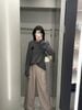  Áo Dài Tay Cashmere Xám Cổ Tròn Logo Da Ngực Trái 