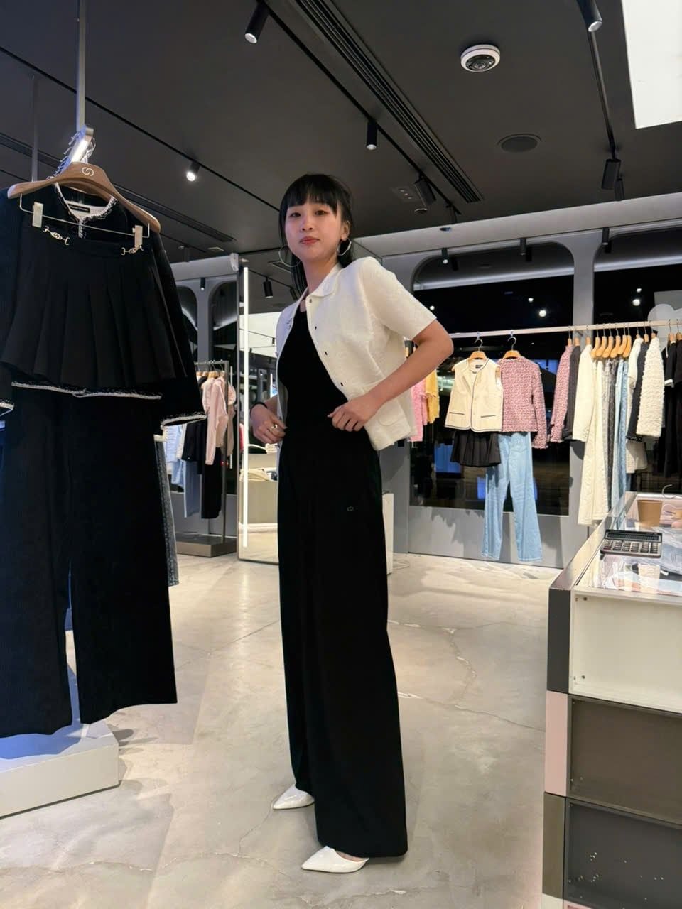  Quần Suông Đen Đính Đá Logo Túi Trái 