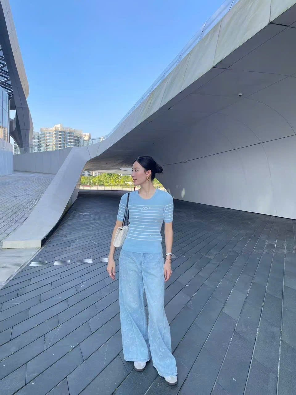  Quần Jeans Xanh Wash Monogram Logo CC 