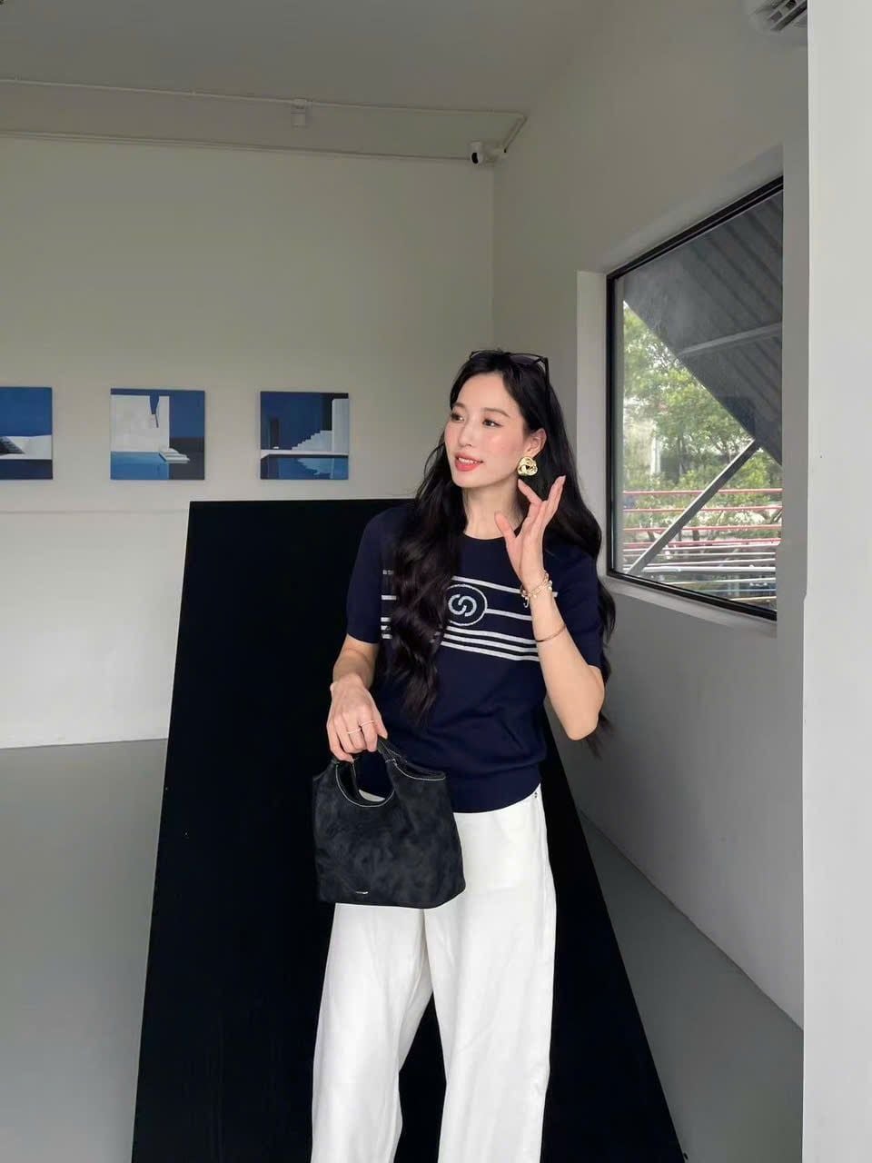  Áo Ngắn Tay Xanh Navy Kẻ Sọc Logo Chester Charles 