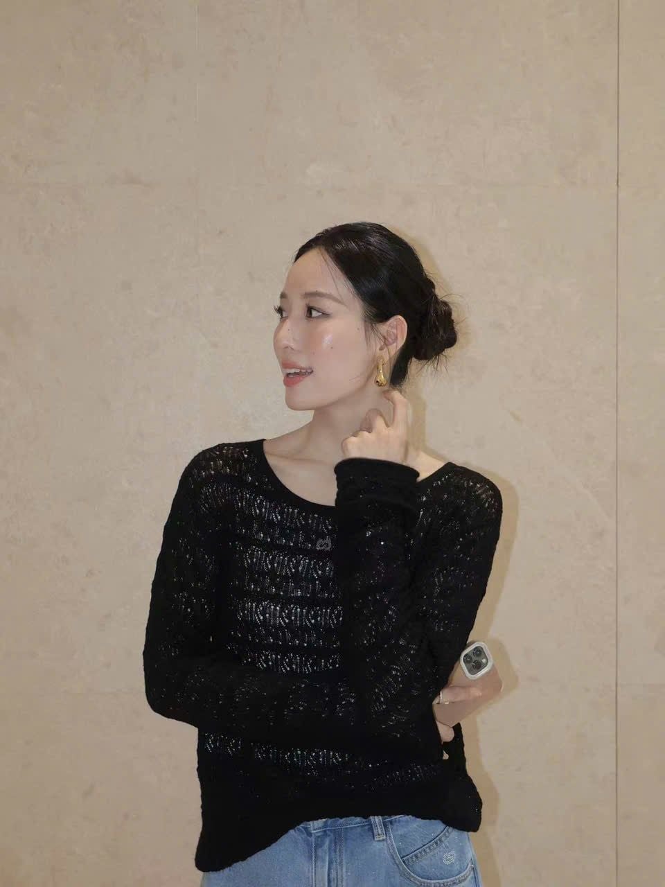  Áo Len Đen Dệt Lưới Xuyên Thấu 
