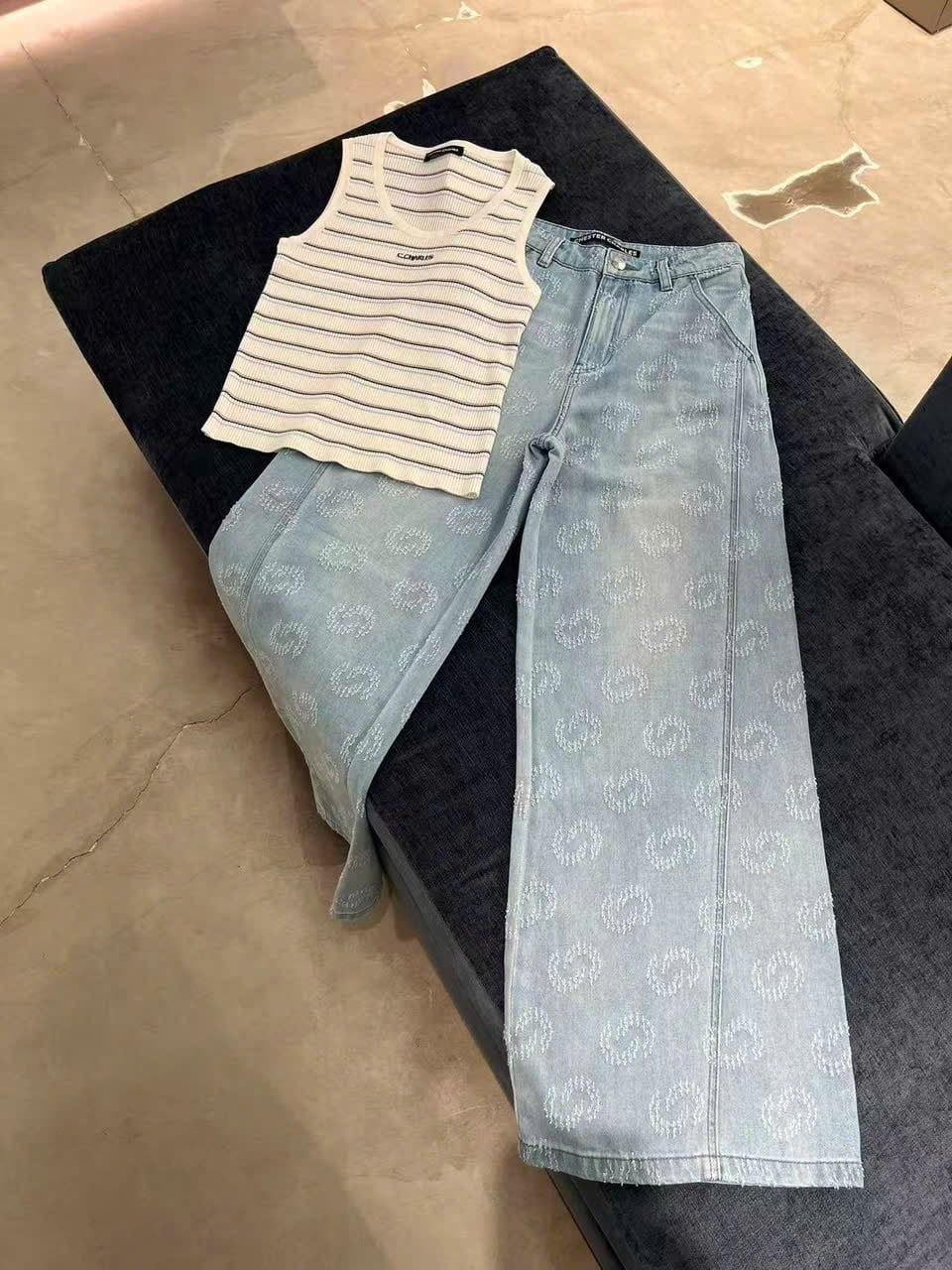  Quần Jeans Xanh Wash Monogram Logo CC 