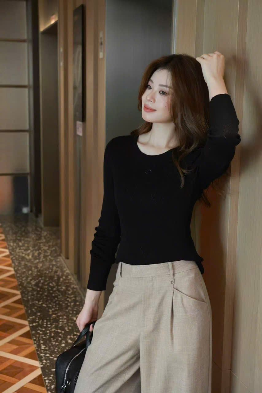  Áo Dài Tay Mongtoghi Đen Kẻ Thoi Logo Ngực 