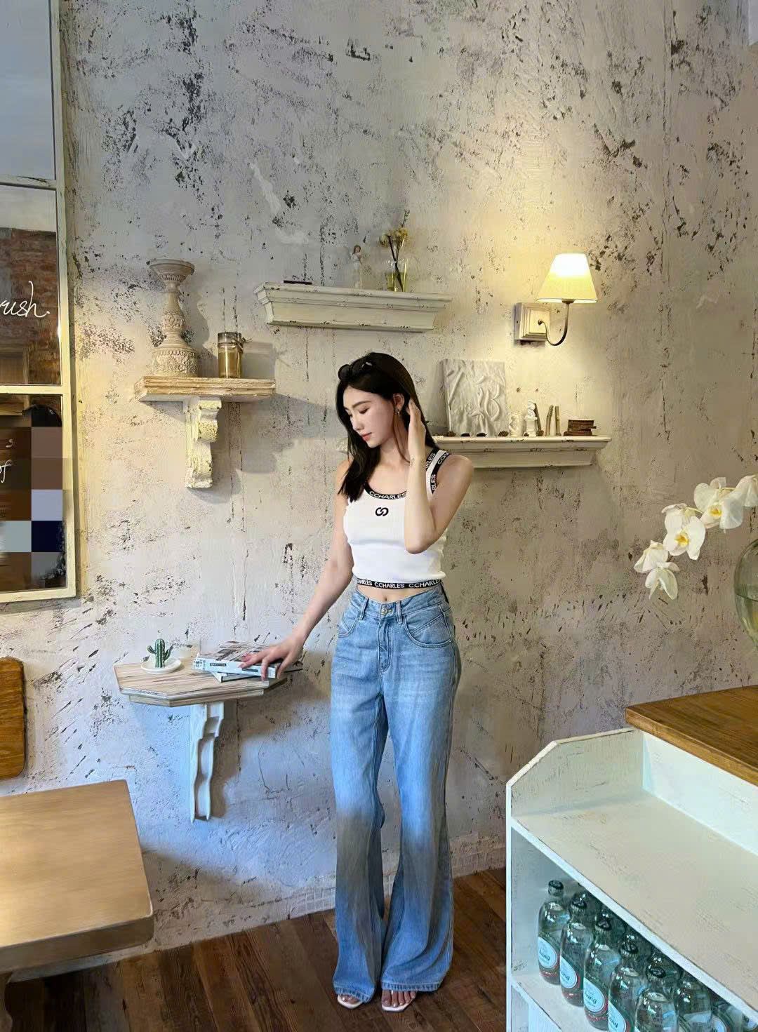  Jean xanh nhạt đính đá vẩy 