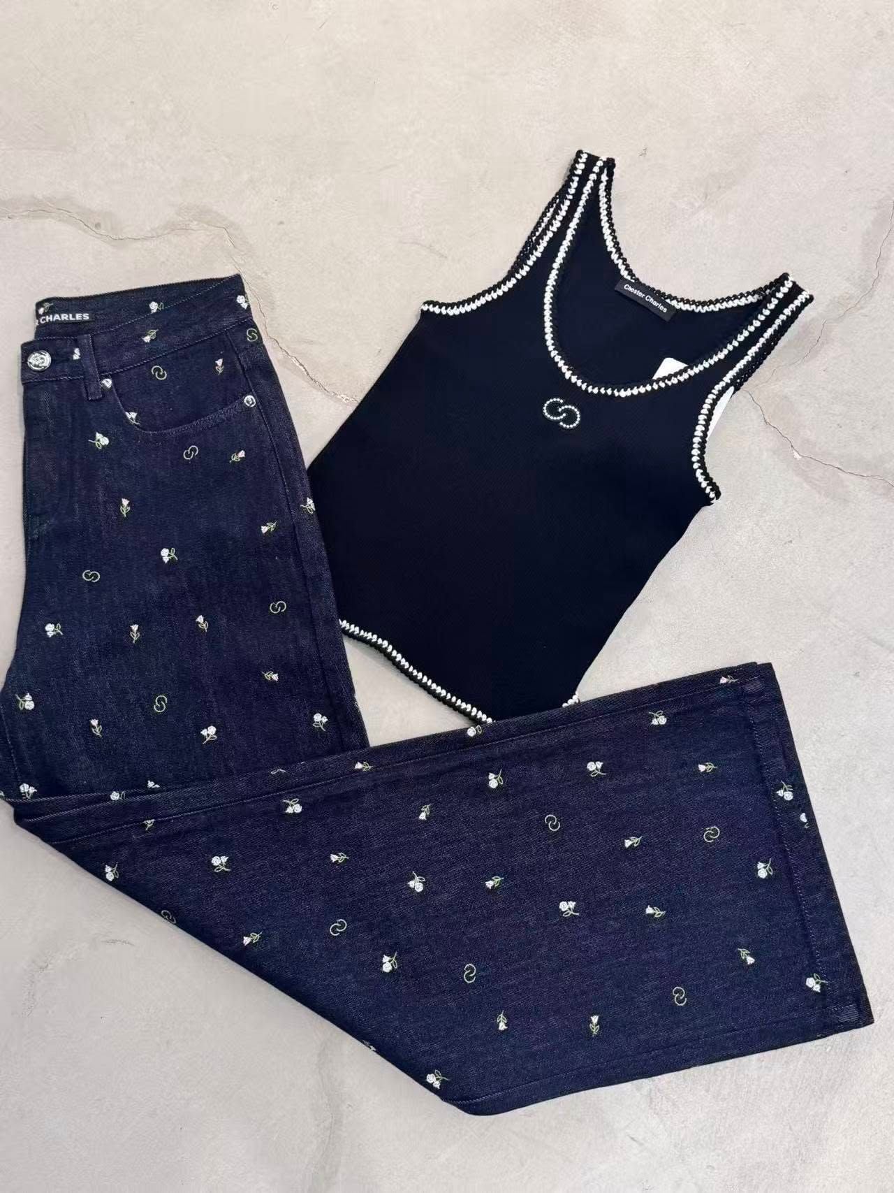  Quần jean đen thêu hoa nhí 