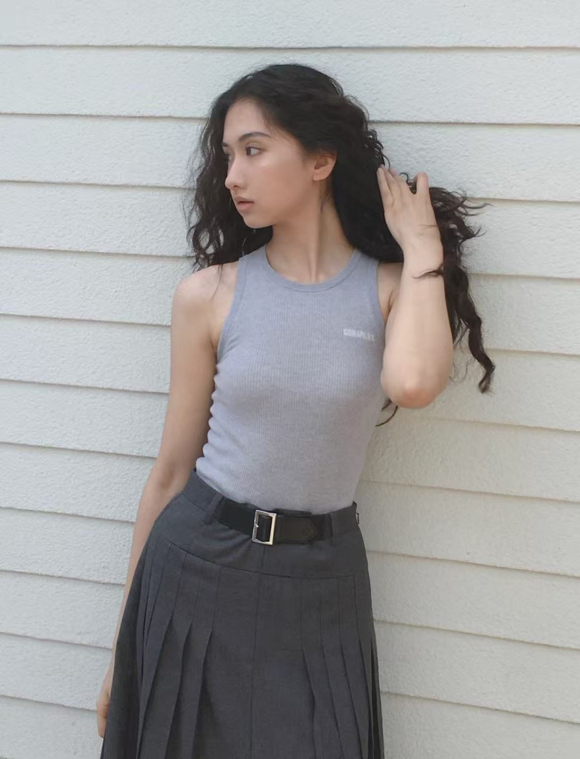  Chân váy xếp ly ghi xám dài kèm 1/2 Belt da 