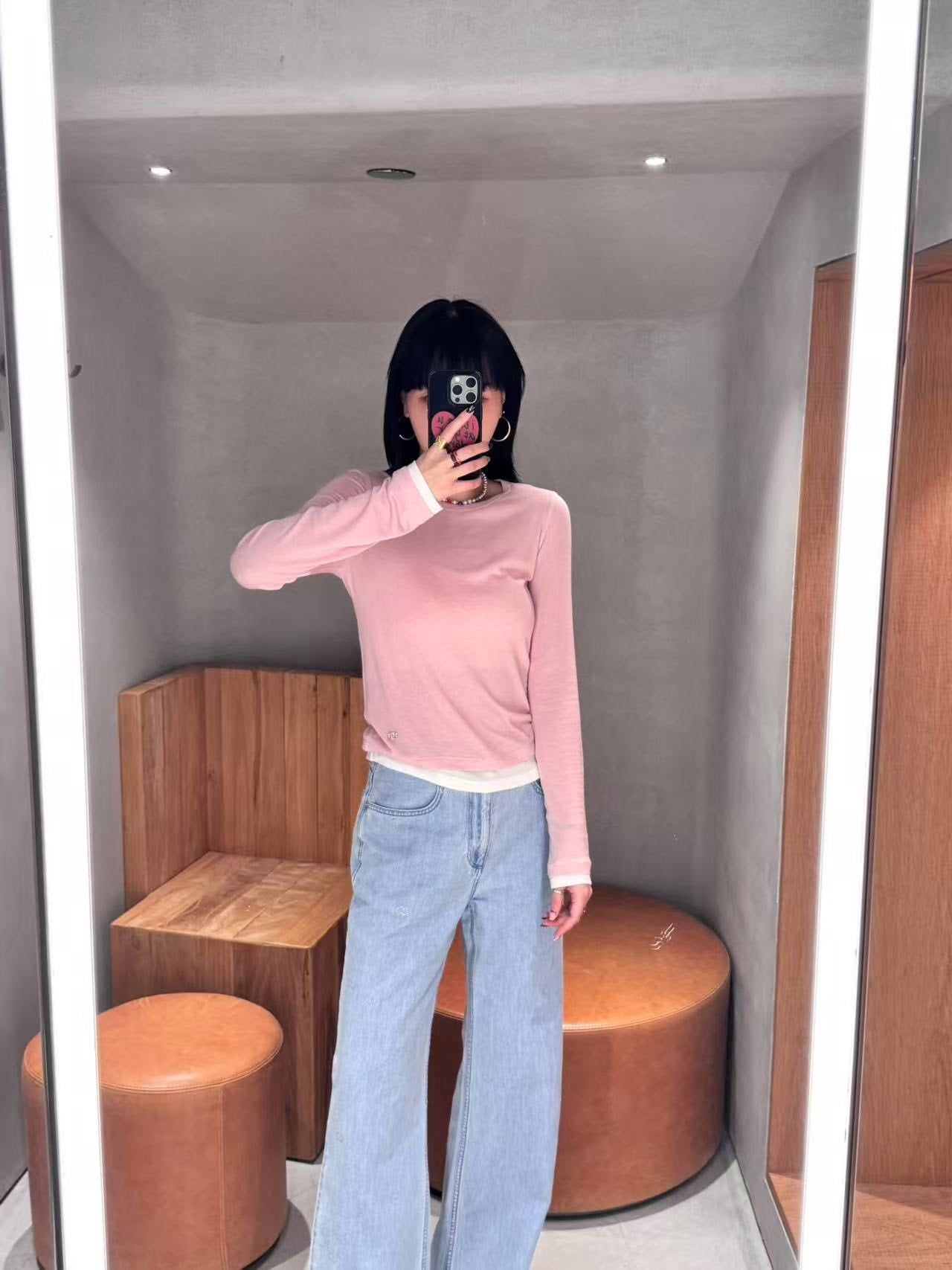  Áo thun hồng dài tay , viền gấu trắng 