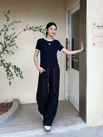  Quần gió đen kèm dây đỏ 