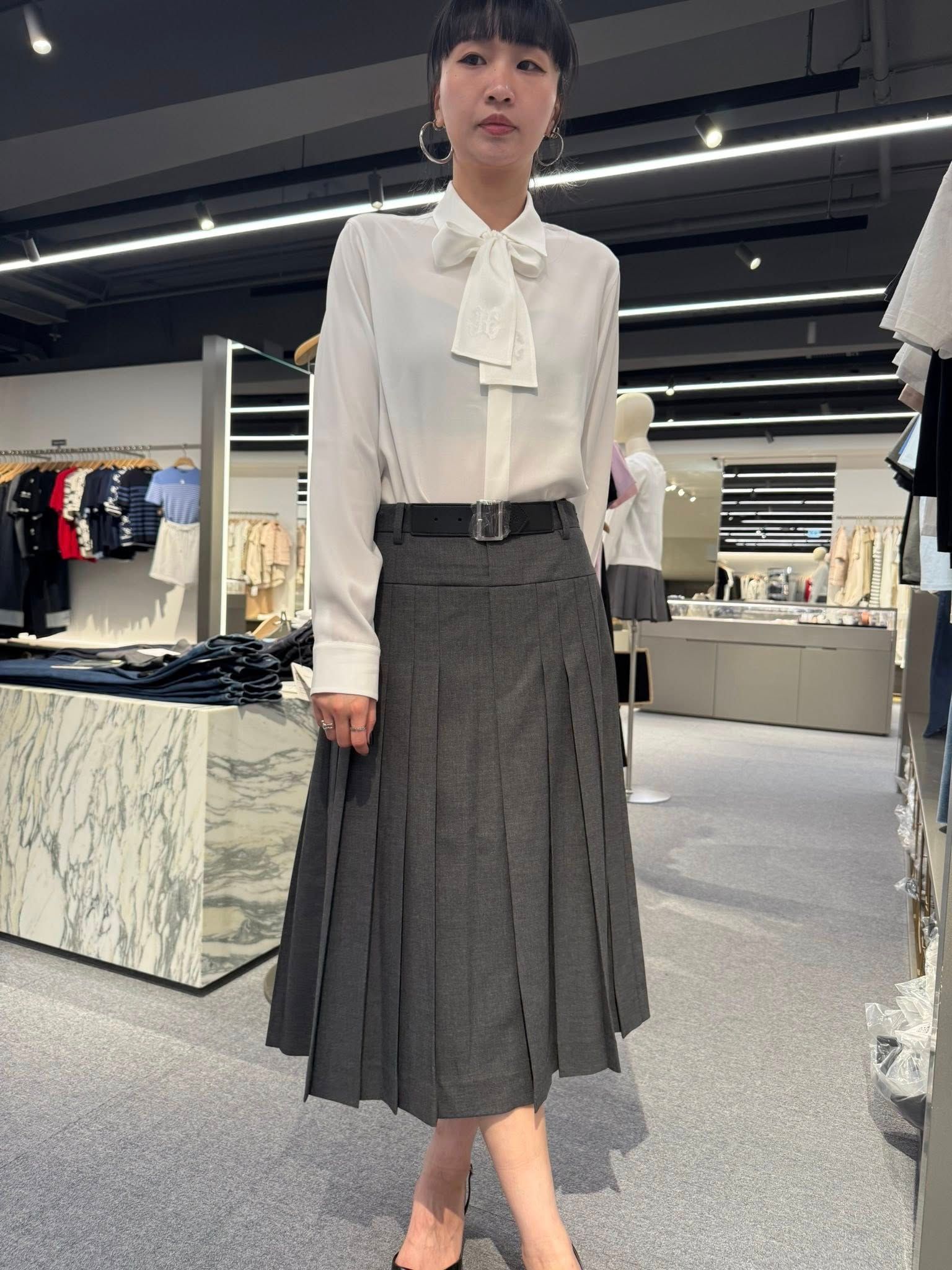  Chân váy xếp ly ghi xám dài kèm 1/2 Belt da 