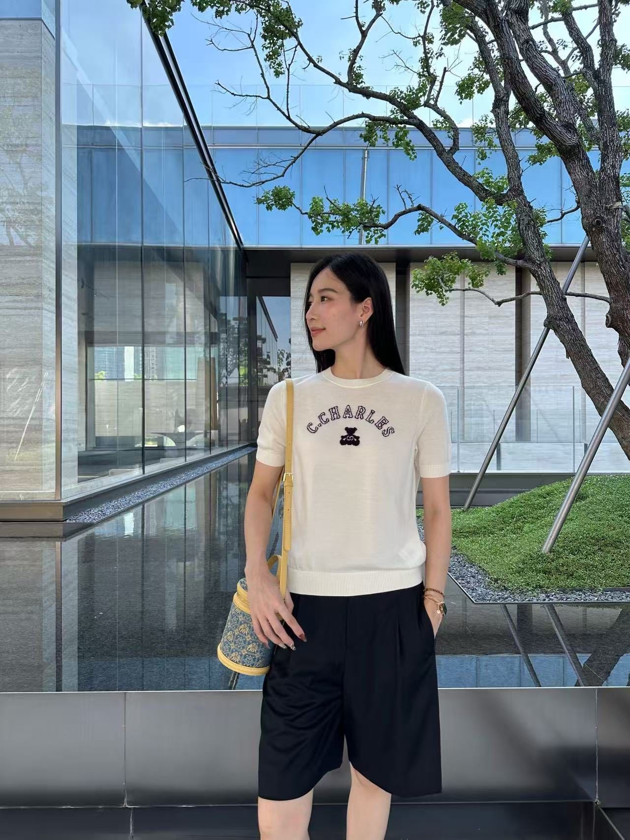  4.Quần sooc vải ngố đen lưng cao 