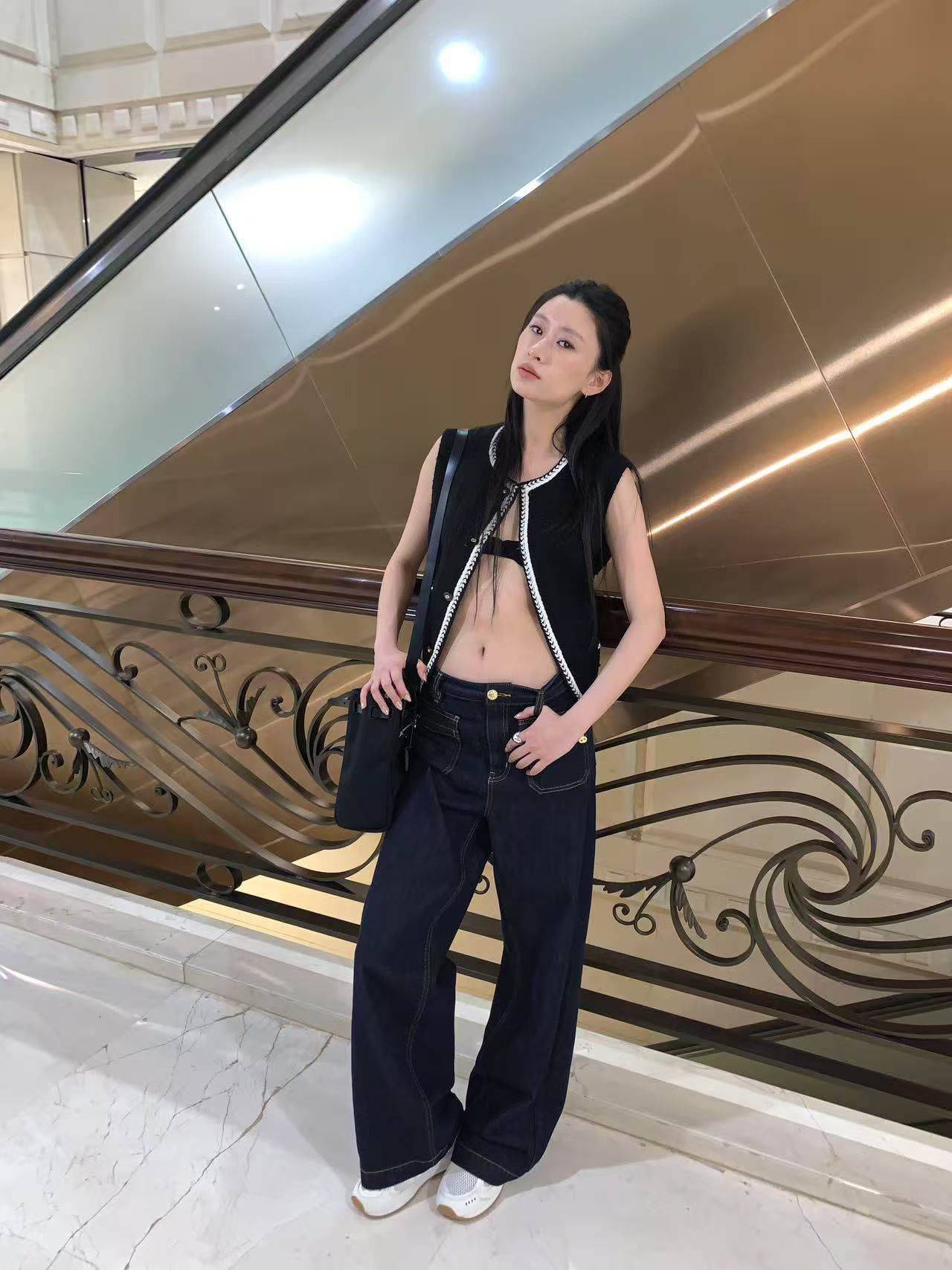  Áo ghile đen 2 túi viền trắng 